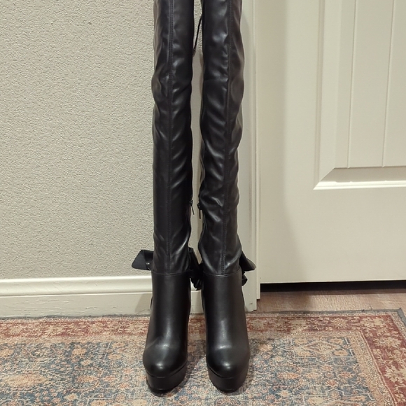 NWOT Shoe Dazzle Black Over-the-Knee Stiletto Wide Calf Boots with Bow Accent - Picture 4 of 9